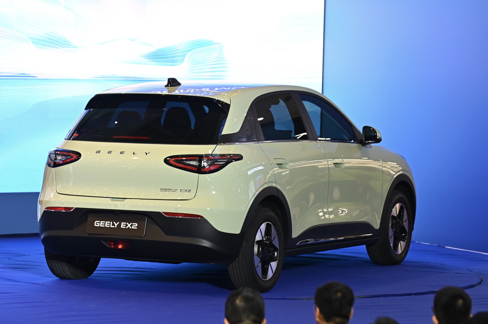 Bộ đôi năng lượng mới Geely EX5 EM-i và Geely EX2 trình làng Bộ đôi năng lượng mới Geely EX5 EM-i và Geely EX2 trình làng
