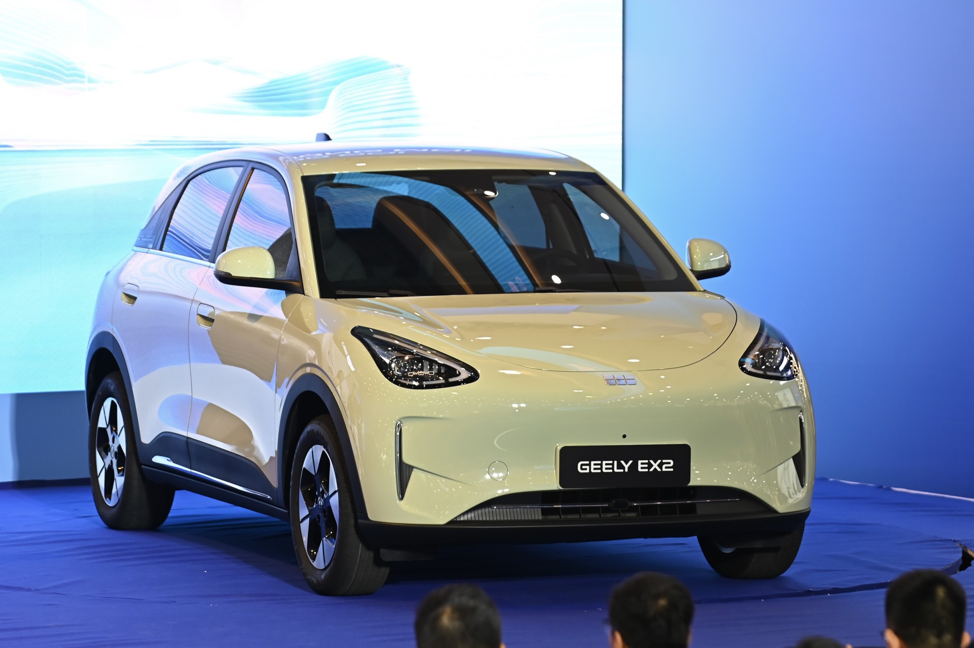 Bộ đôi năng lượng mới Geely EX5-EM-i và Geely EX2 trình làng Bộ đôi năng lượng mới Geely EX5-EM-i và Geely EX2 trình làng