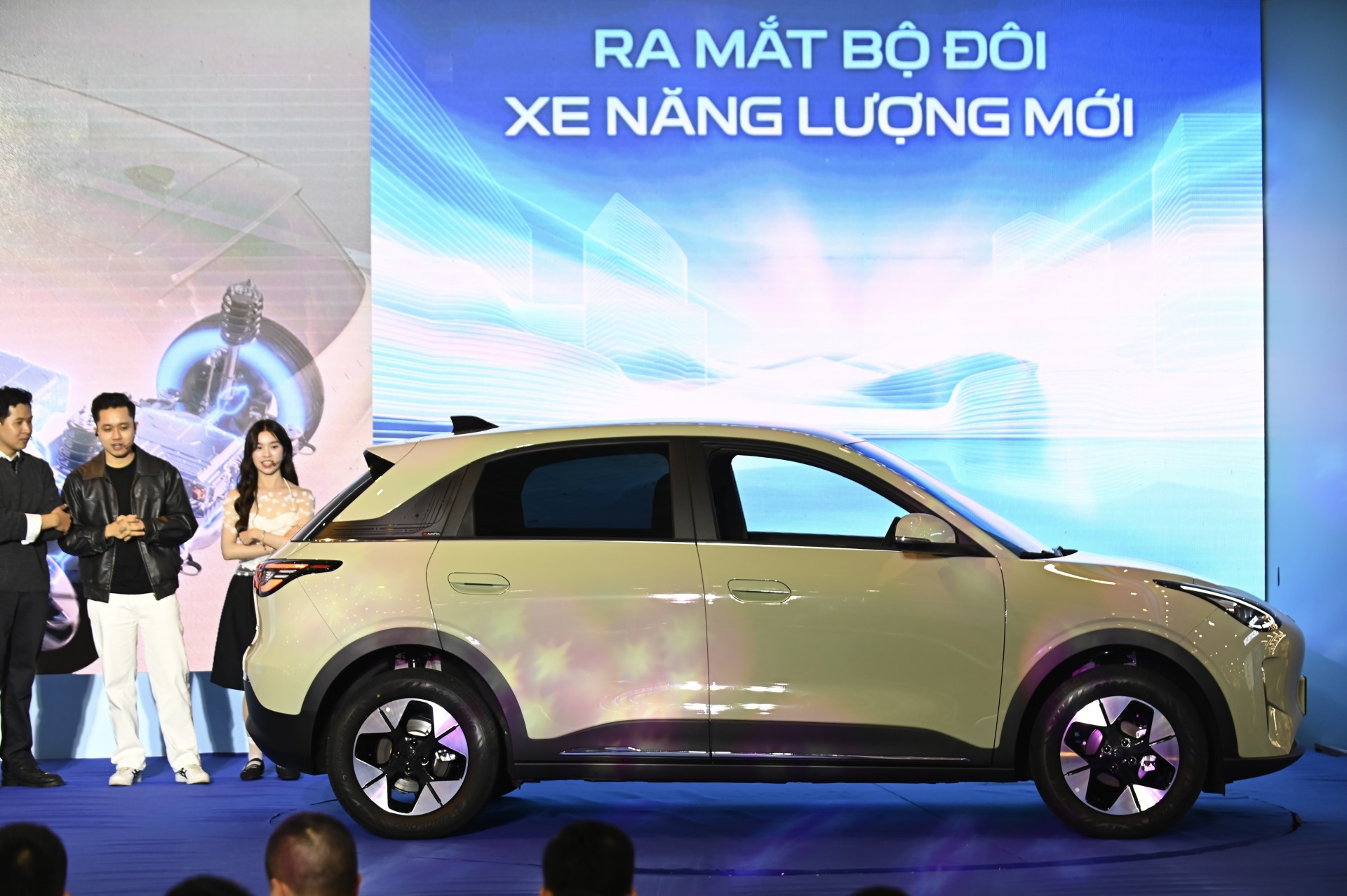 Bộ đôi năng lượng mới Geely EX5 EM-i và Geely EX2 trình làng Bộ đôi năng lượng mới Geely EX5 EM-i và Geely EX2 trình làng