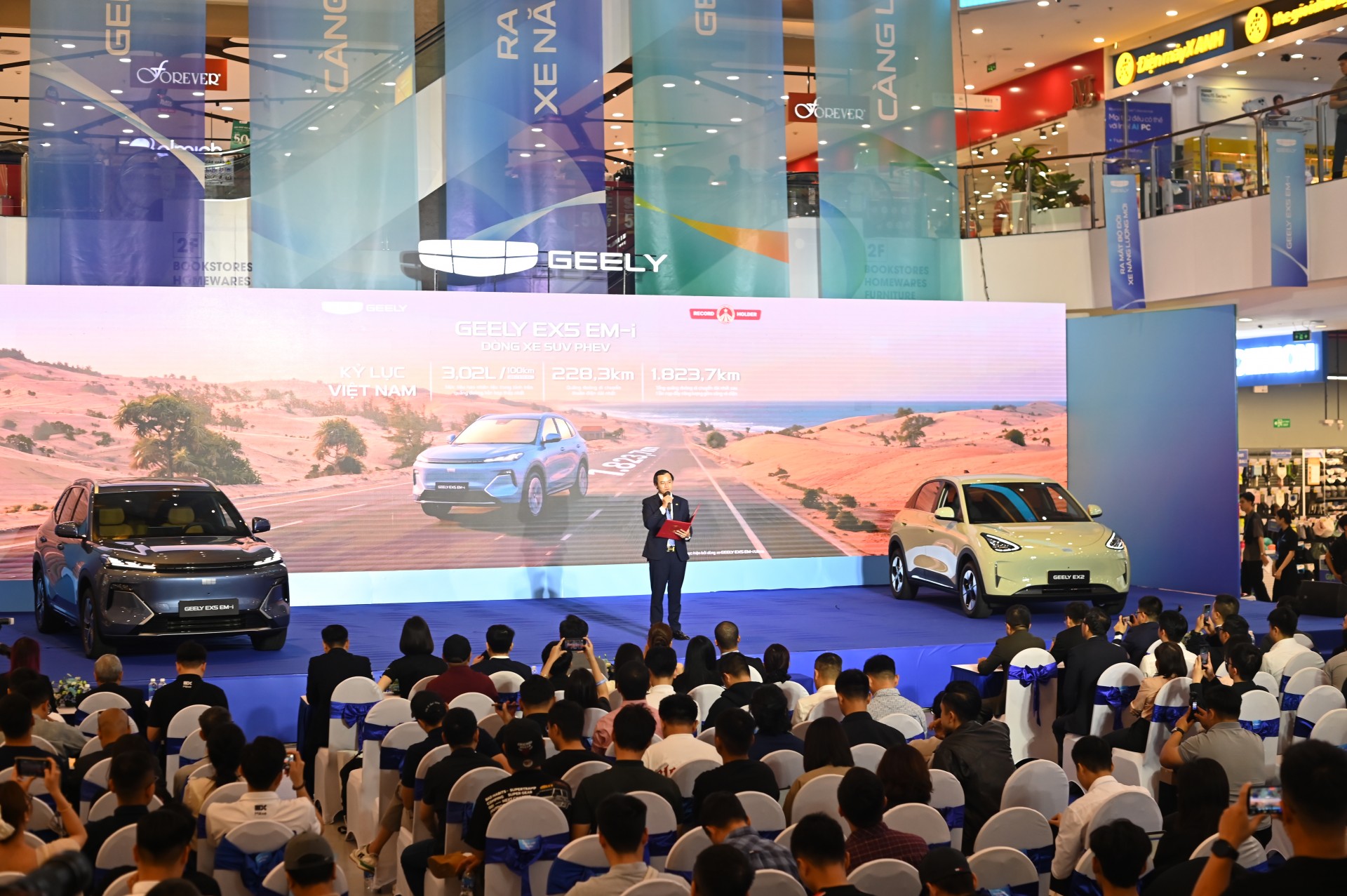 Bộ đôi năng lượng mới Geely EX5-EM-i và Geely EX2 trình làng Bộ đôi năng lượng mới Geely EX5-EM-i và Geely EX2 trình làng