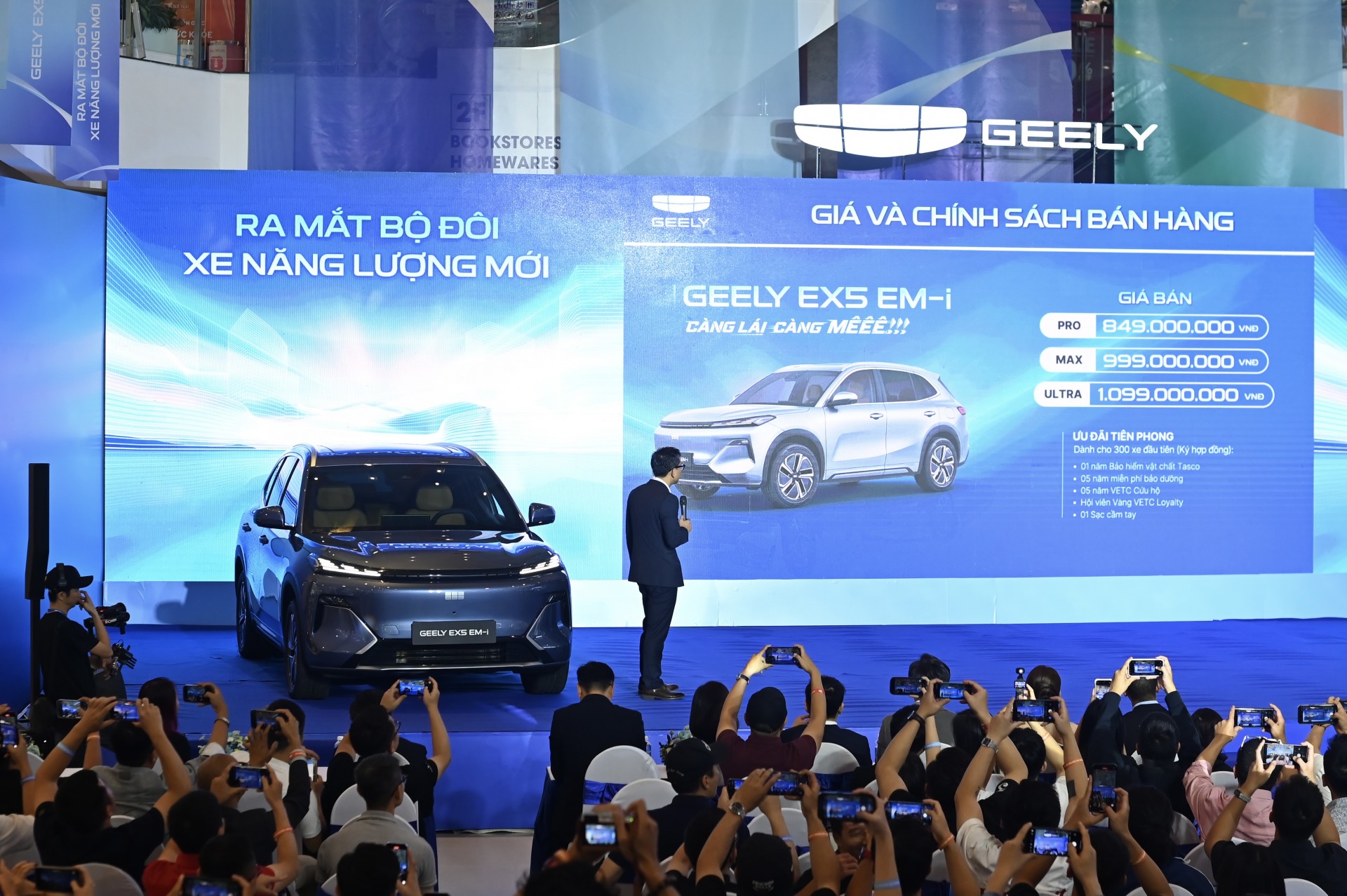 Bộ đôi năng lượng mới Geely EX5-EM-i và Geely EX2 trình làng Bộ đôi năng lượng mới Geely EX5-EM-i và Geely EX2 trình làng