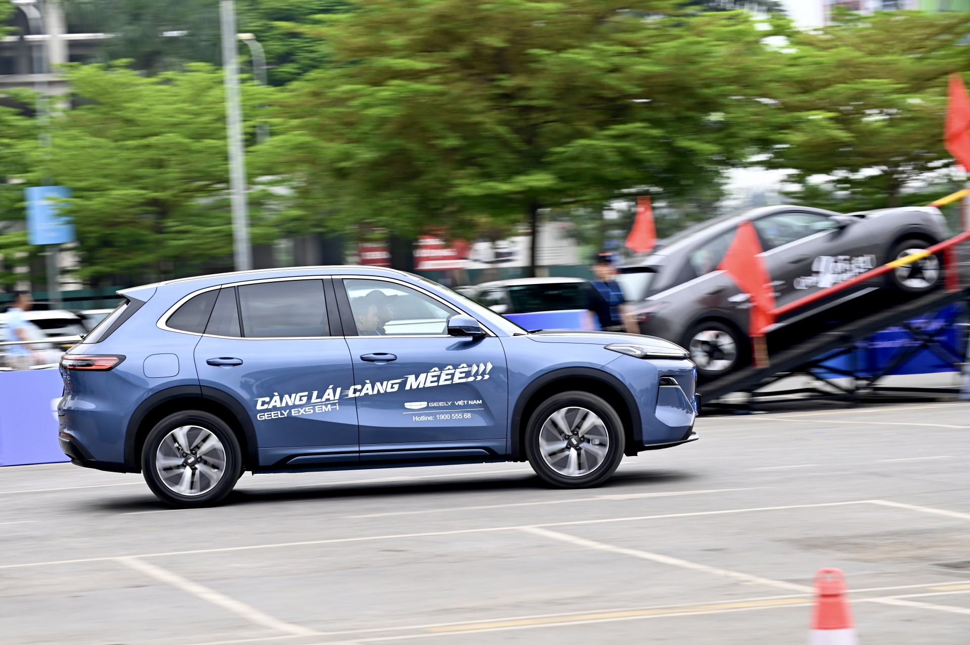 Bộ đôi năng lượng mới Geely EX5 EM-i và Geely EX2 trình làng Bộ đôi năng lượng mới Geely EX5 EM-i và Geely EX2 trình làng