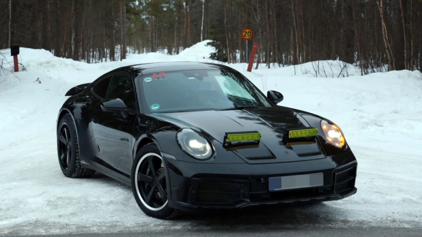 Porsche 911 Dakar bản nâng cấp lộ diện, có thể mạnh hơn nhờ công nghệ hybrid mới Porsche 911 Dakar bản nâng cấp lộ diện, có thể mạnh hơn nhờ công nghệ hybrid mới