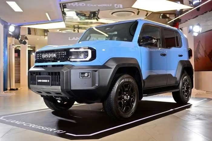 Các đại lý bắt đầu nhận đặt cọc mẫu Toyota Land Cruiser FJ, giá ngang với Fortuner Các đại lý bắt đầu nhận đặt cọc mẫu Toyota Land Cruiser FJ, giá ngang với Fortuner