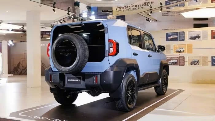 Các đại lý bắt đầu nhận đặt cọc mẫu Toyota Land Cruiser FJ, giá ngang với Fortuner Các đại lý bắt đầu nhận đặt cọc mẫu Toyota Land Cruiser FJ, giá ngang với Fortuner
