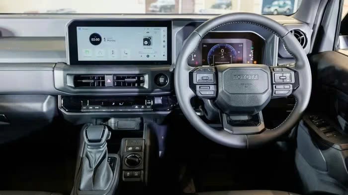 Các đại lý bắt đầu nhận đặt cọc mẫu Toyota Land Cruiser FJ, giá ngang với Fortuner Các đại lý bắt đầu nhận đặt cọc mẫu Toyota Land Cruiser FJ, giá ngang với Fortuner