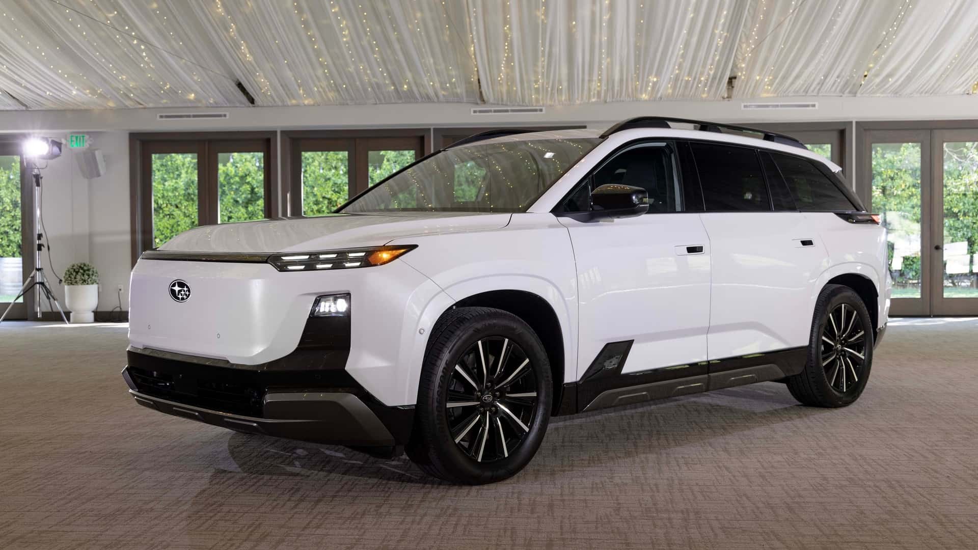 SUV điện ba hàng ghế Subaru Getaway 2027 chính thức ra mắt Phía trước của Subaru Getaway 2027