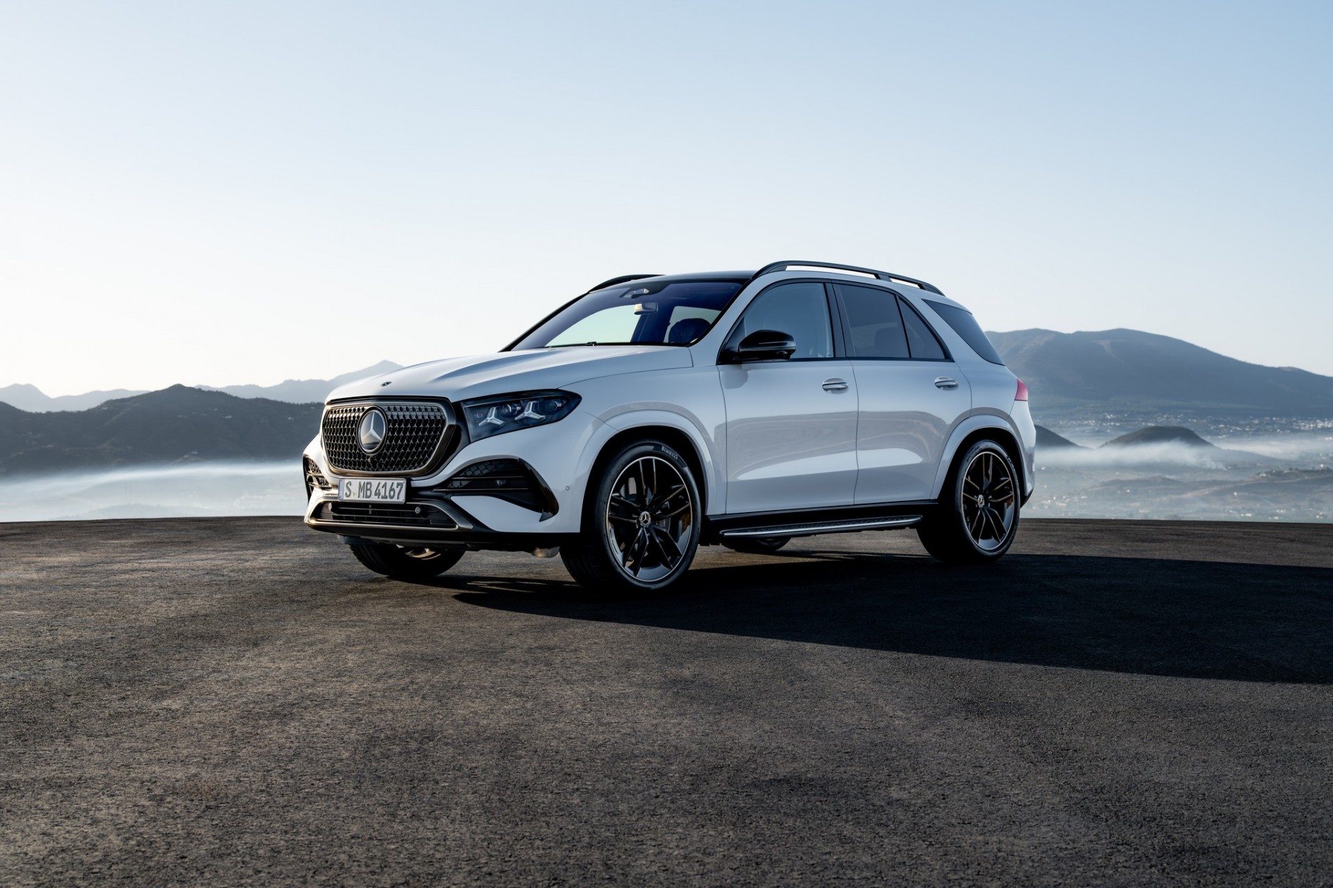 Mercedes-Benz nâng cấp GLE và GLS, thêm 3.000 chi tiết mới Mercedes-Benz nâng cấp GLE và GLS, thêm 3.000 chi tiết mới