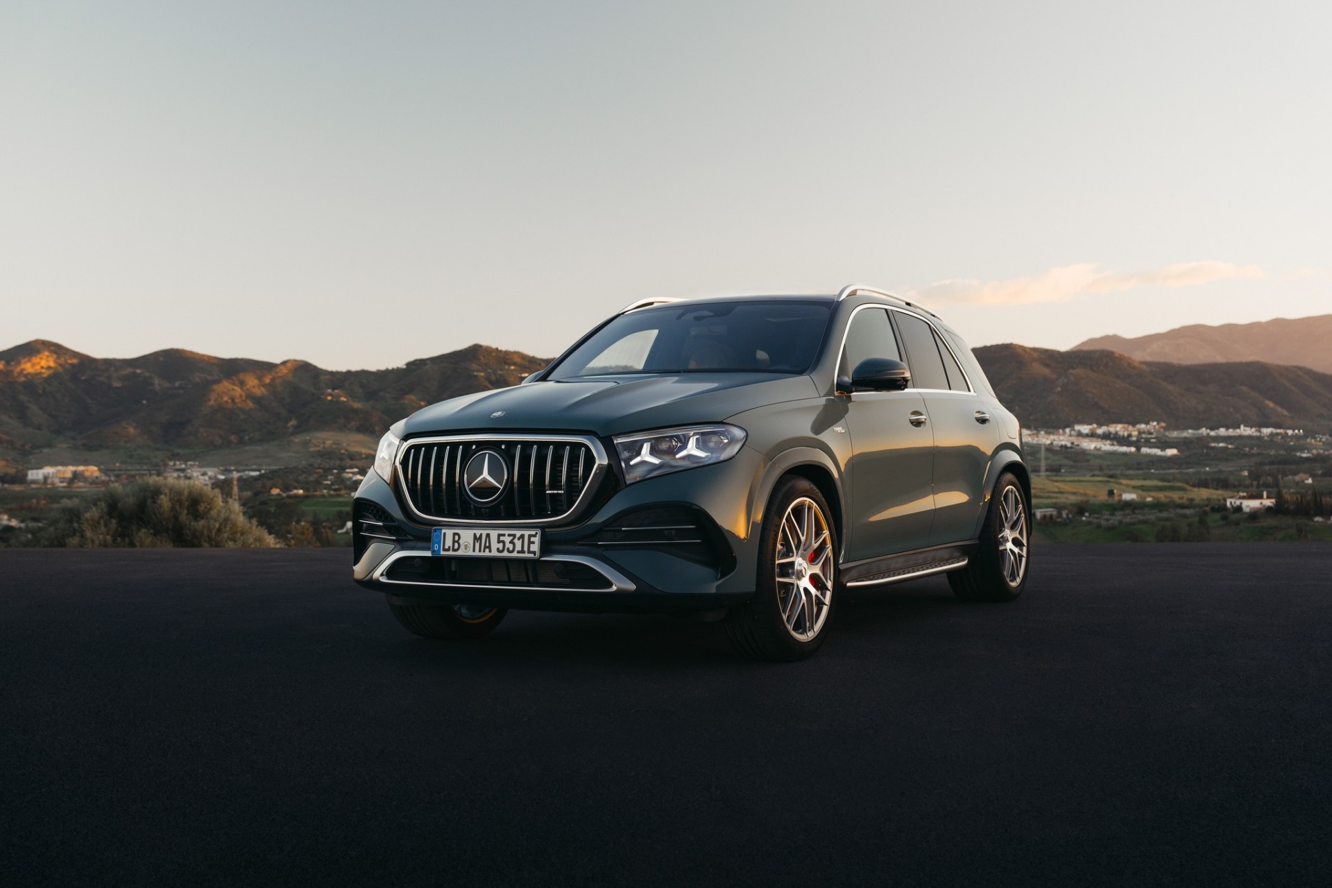 Mercedes-Benz nâng cấp GLE và GLS, thêm 3.000 chi tiết mới Mercedes-Benz nâng cấp GLE và GLS, thêm 3.000 chi tiết mới