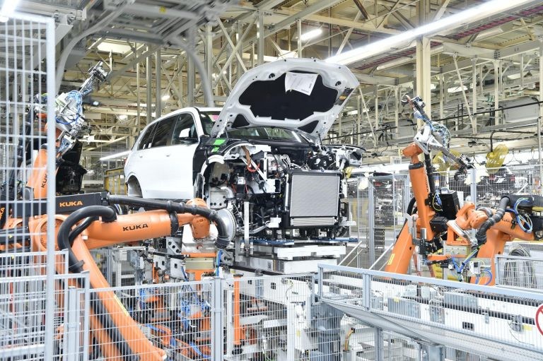 Mercedes-Benz và BMW thắng kiện, tòa Đức bác đề nghị dừng bán xe xăng từ 2030 Mercedes-Benz và BMW thắng kiện, tòa Đức bác đề nghị dừng bán xe xăng từ 2030