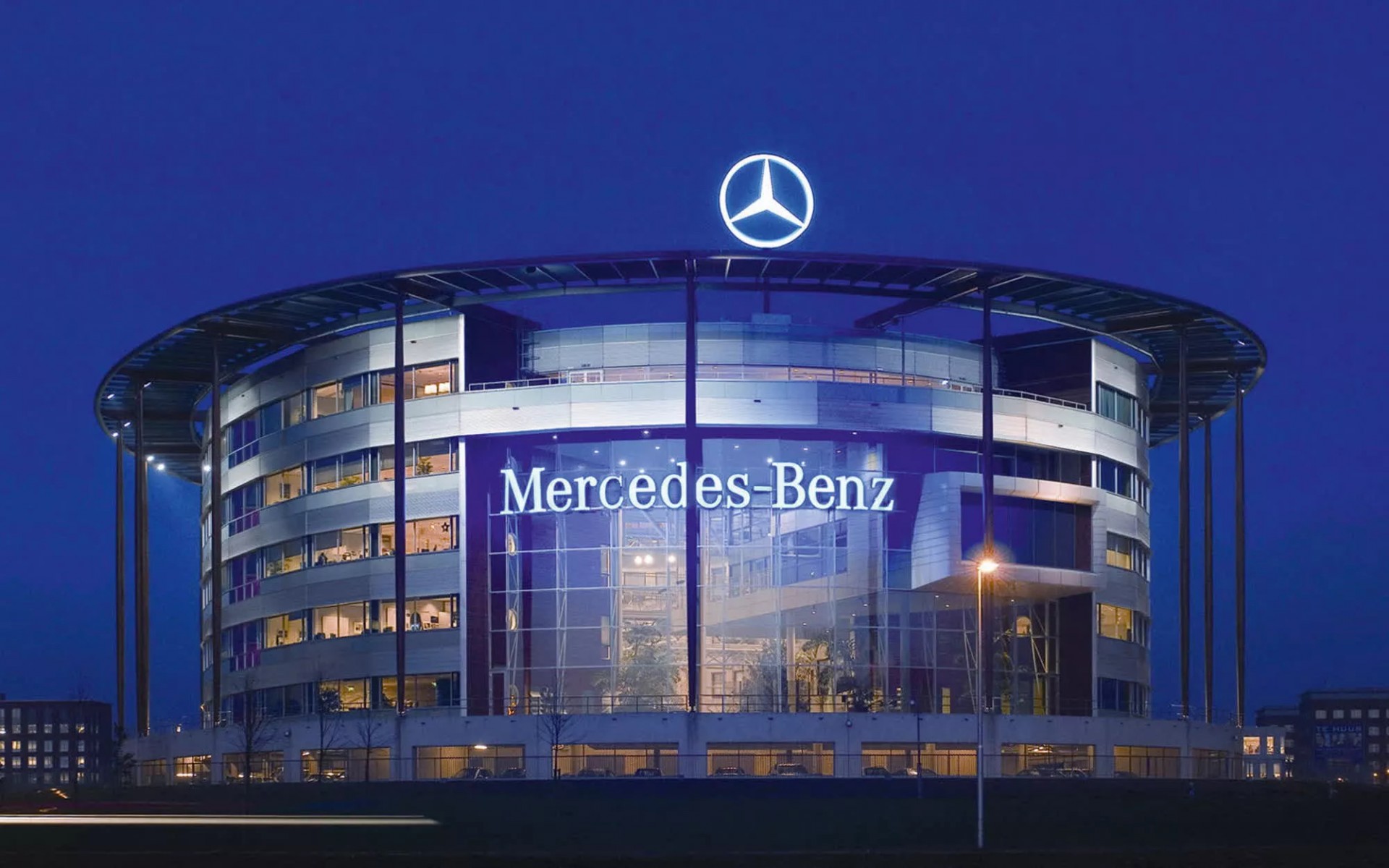 Mercedes-Benz và BMW thắng kiện, tòa Đức bác đề nghị dừng bán xe xăng từ 2030 Mercedes-Benz và BMW thắng kiện, tòa Đức bác đề nghị dừng bán xe xăng từ 2030