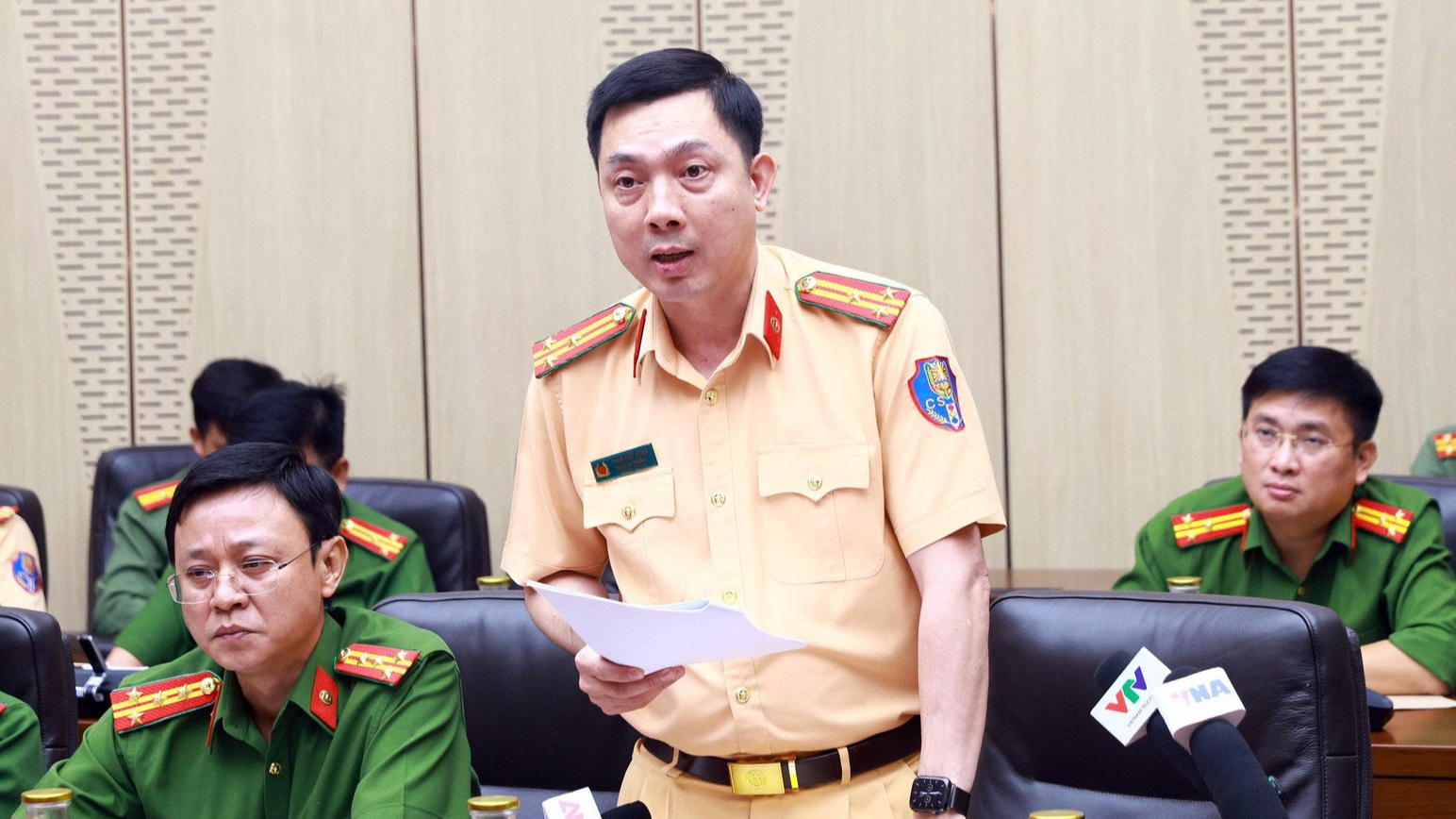 Cục CSGT báo cáo kiến nghị đối với việc lưu thông của xe bán tải lên Bộ Công an Thượng tá Phạm Việt Công, Phó Cục trưởng Cục Cảnh sát giao thông, Bộ Công an phát biểu tại Họp báo