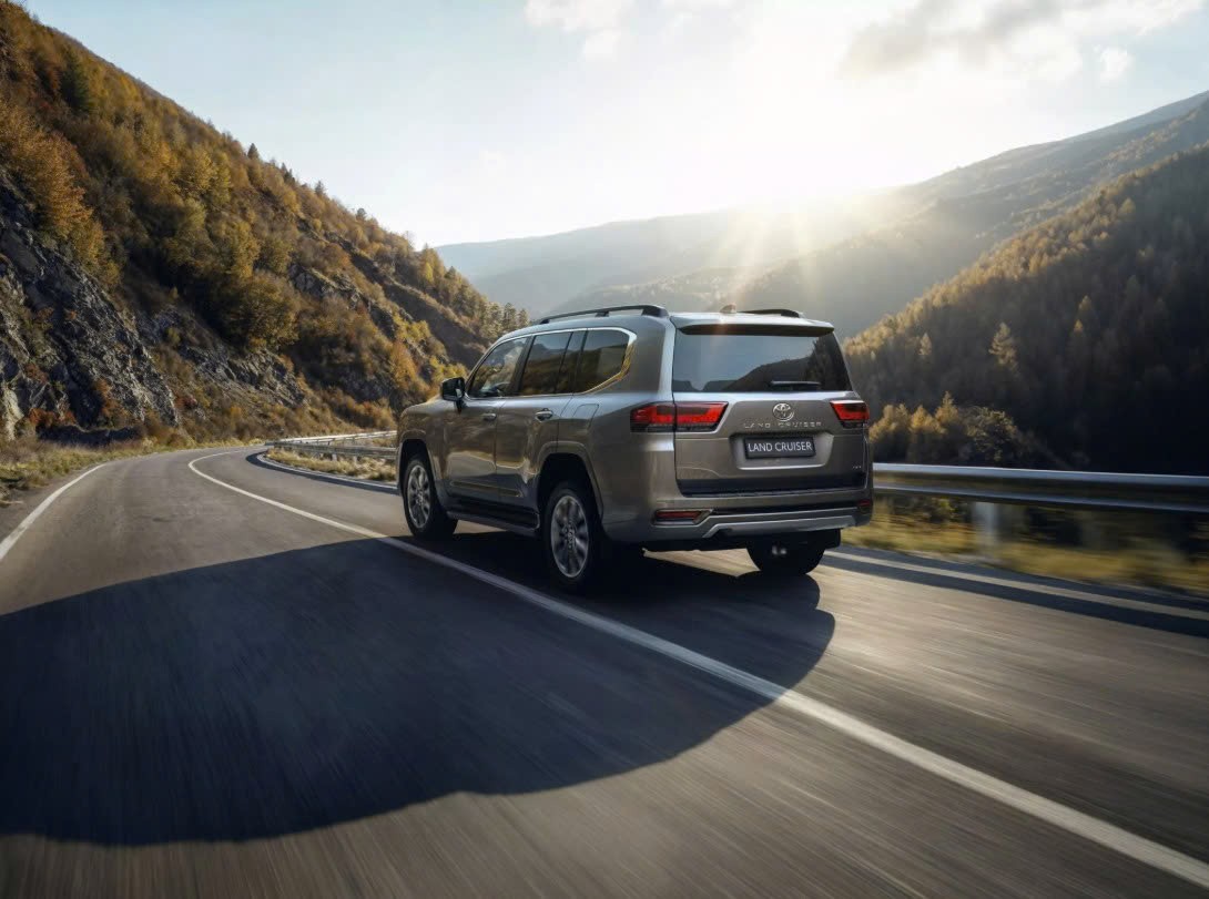 Toyota Land Cruiser LC300 hybrid nhận đặt cọc tại Việt Nam Toyota Land Cruiser LC300 hybrid nhận đặt cọc tại Việt Nam