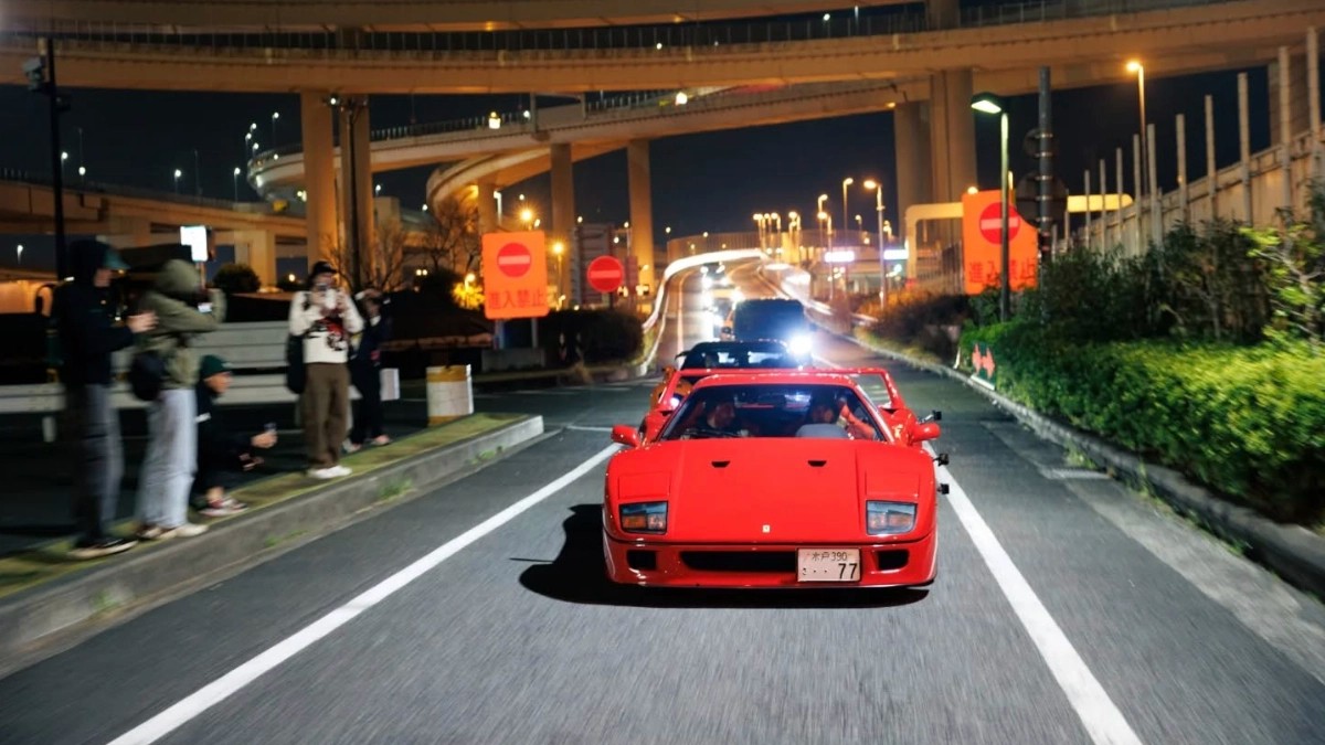 Lewis Hamilton cầm lái siêu xe Ferrari F40, bất ngờ đến tụ điểm văn hóa xe số 1 Nhật Bản Lewis Hamilton cầm lái siêu xe Ferrari F40, bất ngờ đến tụ điểm văn hóa xe số 1 Nhật Bản