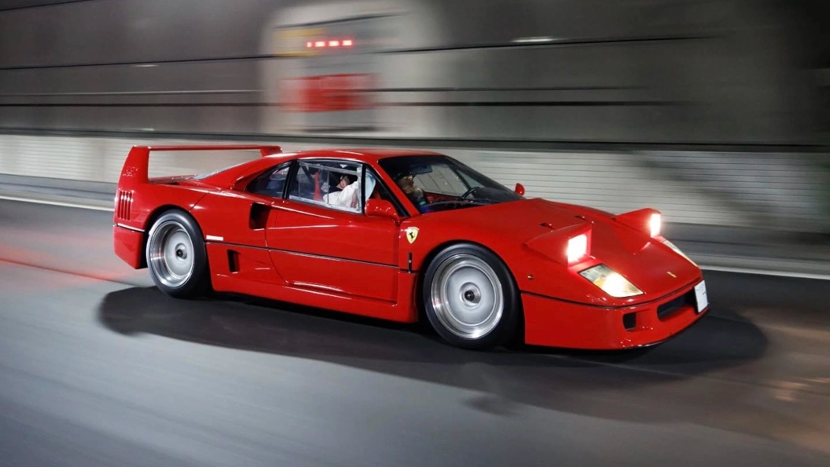 Lewis Hamilton cầm lái siêu xe Ferrari F40, bất ngờ đến tụ điểm văn hóa xe số 1 Nhật Bản Lewis Hamilton cầm lái siêu xe Ferrari F40, bất ngờ đến tụ điểm văn hóa xe số 1 Nhật Bản