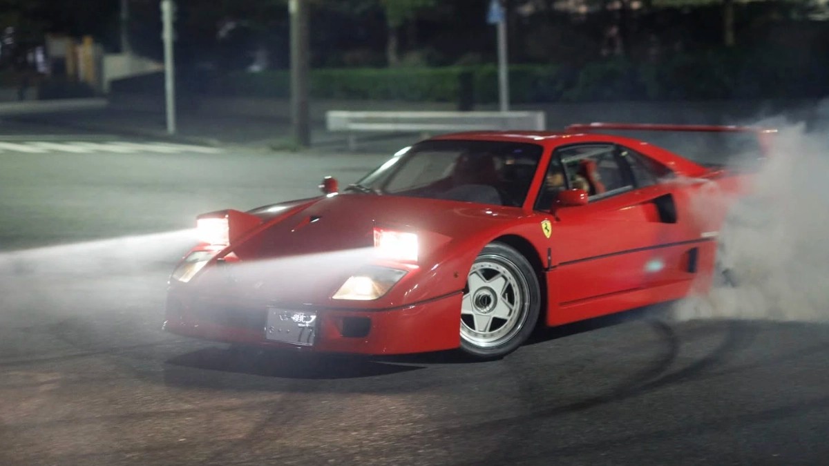 Lewis Hamilton cầm lái siêu xe Ferrari F40, bất ngờ đến tụ điểm văn hóa xe số 1 Nhật Bản Lewis Hamilton cầm lái siêu xe Ferrari F40, bất ngờ đến tụ điểm văn hóa xe số 1 Nhật Bản