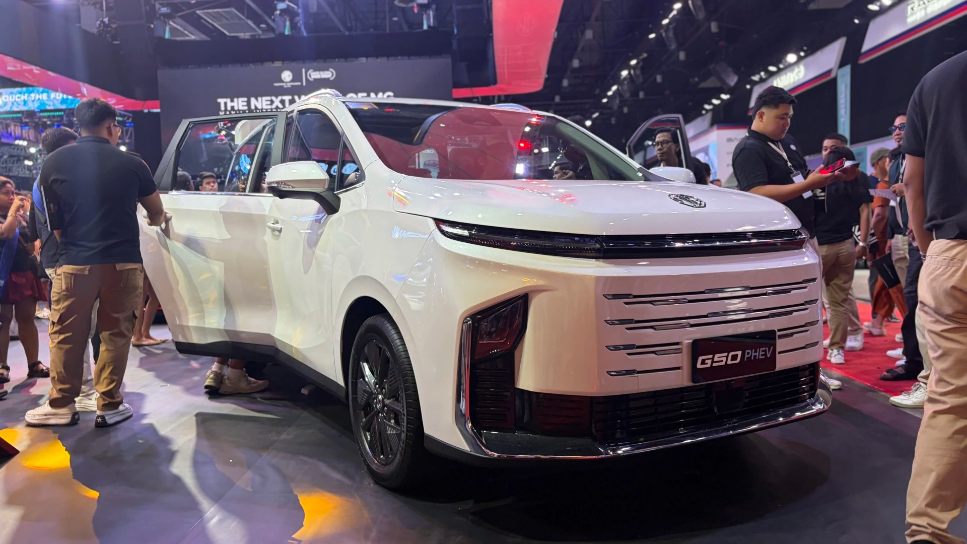 Bộ đôi MG G50 PHEV và MG5 Prestige ra mắt tại Triển lãm Ô tô Quốc tế Manila 2026 Bộ đôi MG G50 PHEV và MG5 Prestige ra mắt tại Triển lãm Ô tô Quốc tế Manila 2026