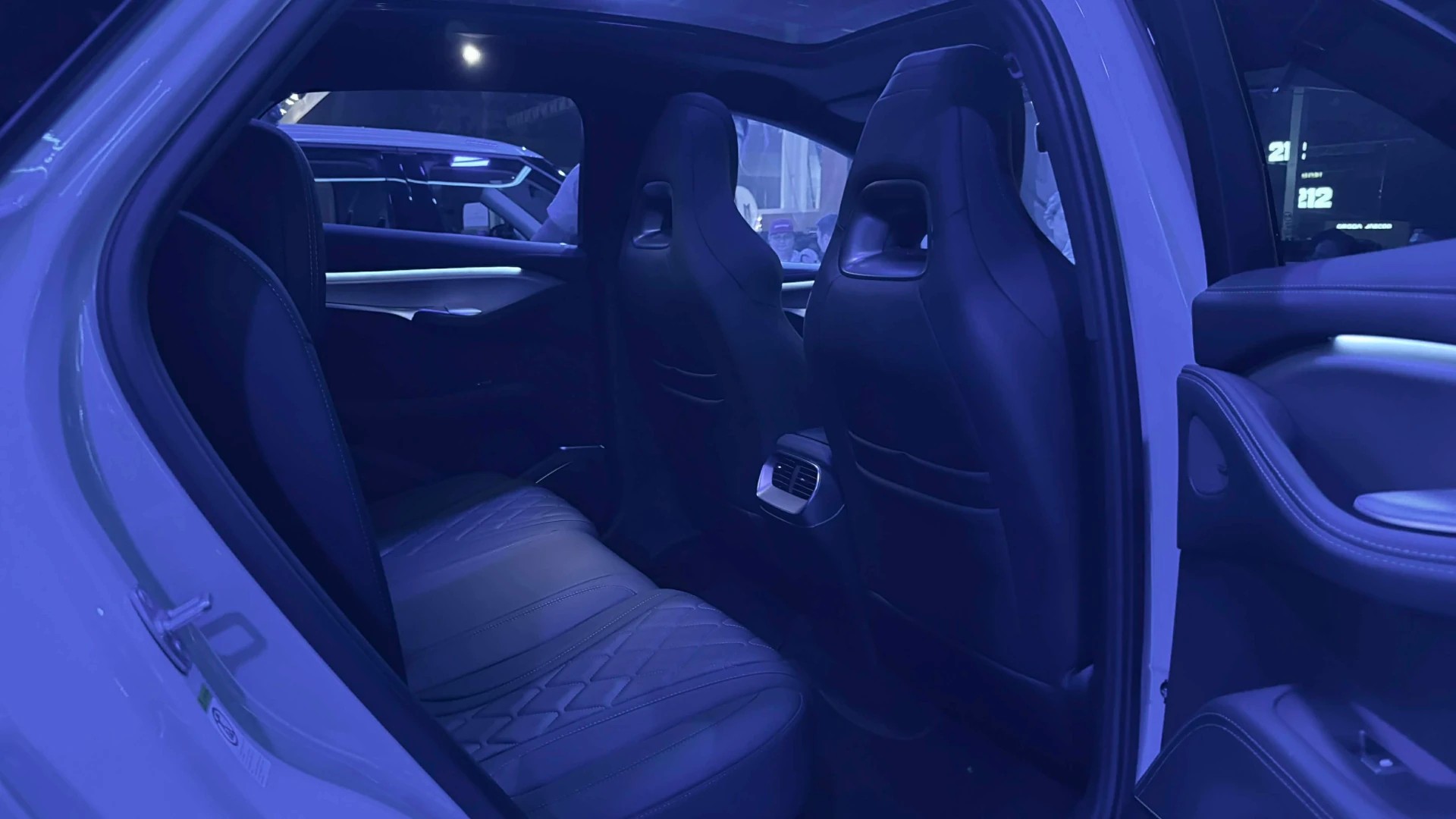 SUV điện BYD Sealion 7 xuất hiện tại Philippines, liệu có cơ hội về Việt Nam? Hàng ghế sau của BYD Sealion 7
