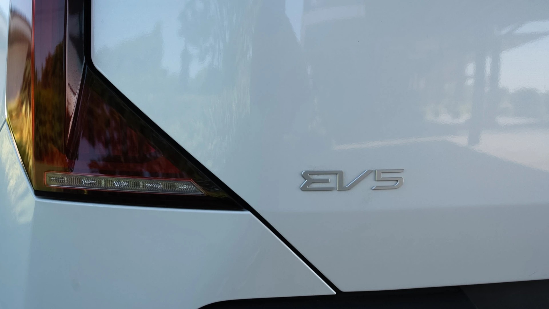 Kia EV5 2026 ra mắt thị trường Philippines với định vị xe điện rẻ nhất của hãng Hàn Quốc Chi tiết phần đuôi của Kia EV5 2026