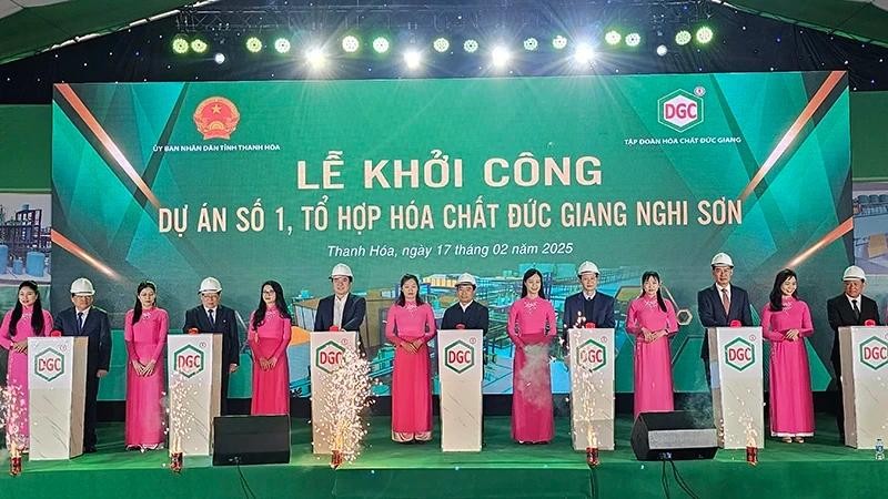 Tập đoàn Hóa chất Đức Giang vẫn duy trì chiến lược phát triển pin xe điện Hình ảnh lễ khởi công Tổ hợp Hóa chất Đức Giang Nghi Sơn hồi đầu năm 2025
