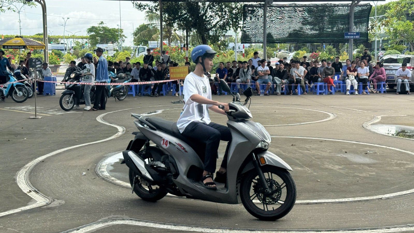 Học và thi giấy phép lái xe xác thực khuôn mặt từ ngày 1/7