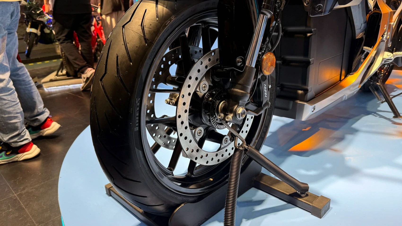 Mô tô điện cao cấp Honda WN7 sẽ bán tại Đông Nam Á, liệu có sớm xuất hiện ở Việt Nam? Bánh xe trước của Honda WN7