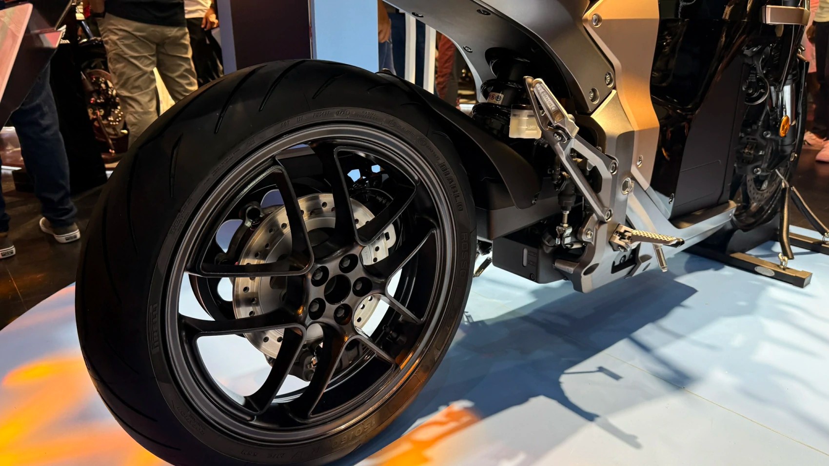 Mô tô điện cao cấp Honda WN7 sẽ bán tại Đông Nam Á, liệu có sớm xuất hiện ở Việt Nam? Bánh xe sau của Honda WN7