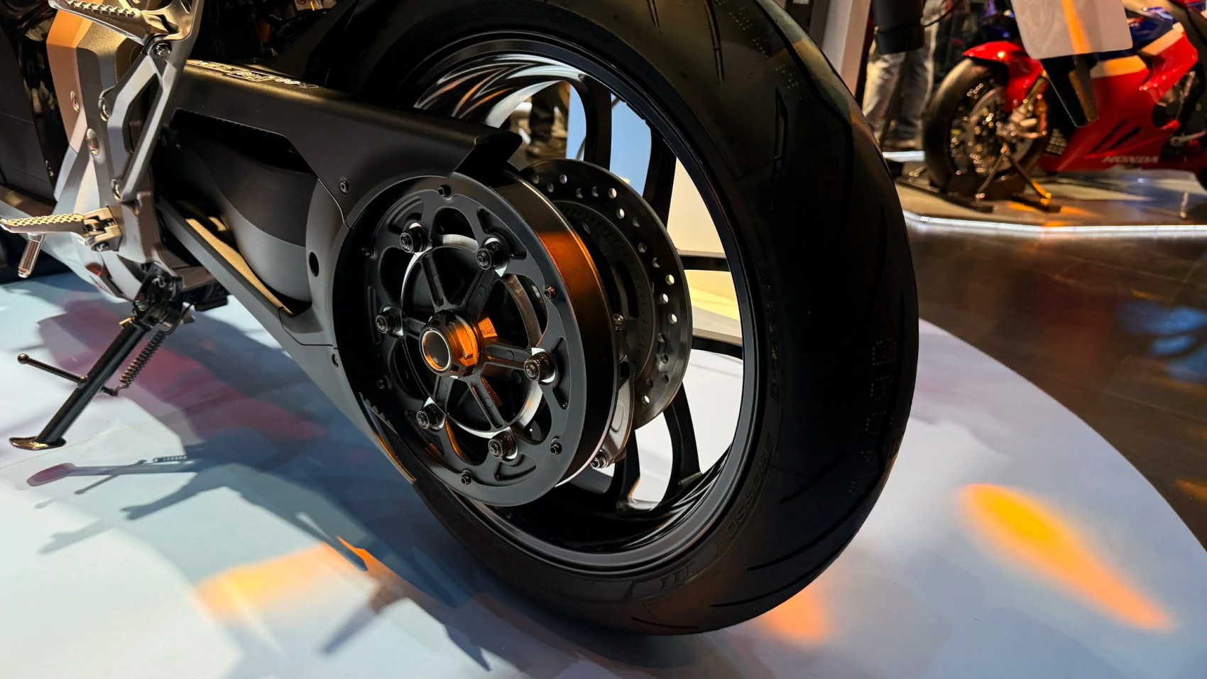 Mô tô điện cao cấp Honda WN7 sẽ bán tại Đông Nam Á, liệu có sớm xuất hiện ở Việt Nam? Bánh xe sau của Honda WN7