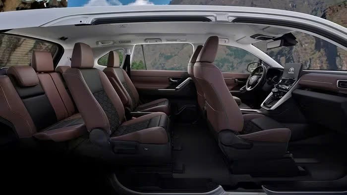 Toyota Corolla Cross phiên bản 7 chỗ nhìn như thế nào?