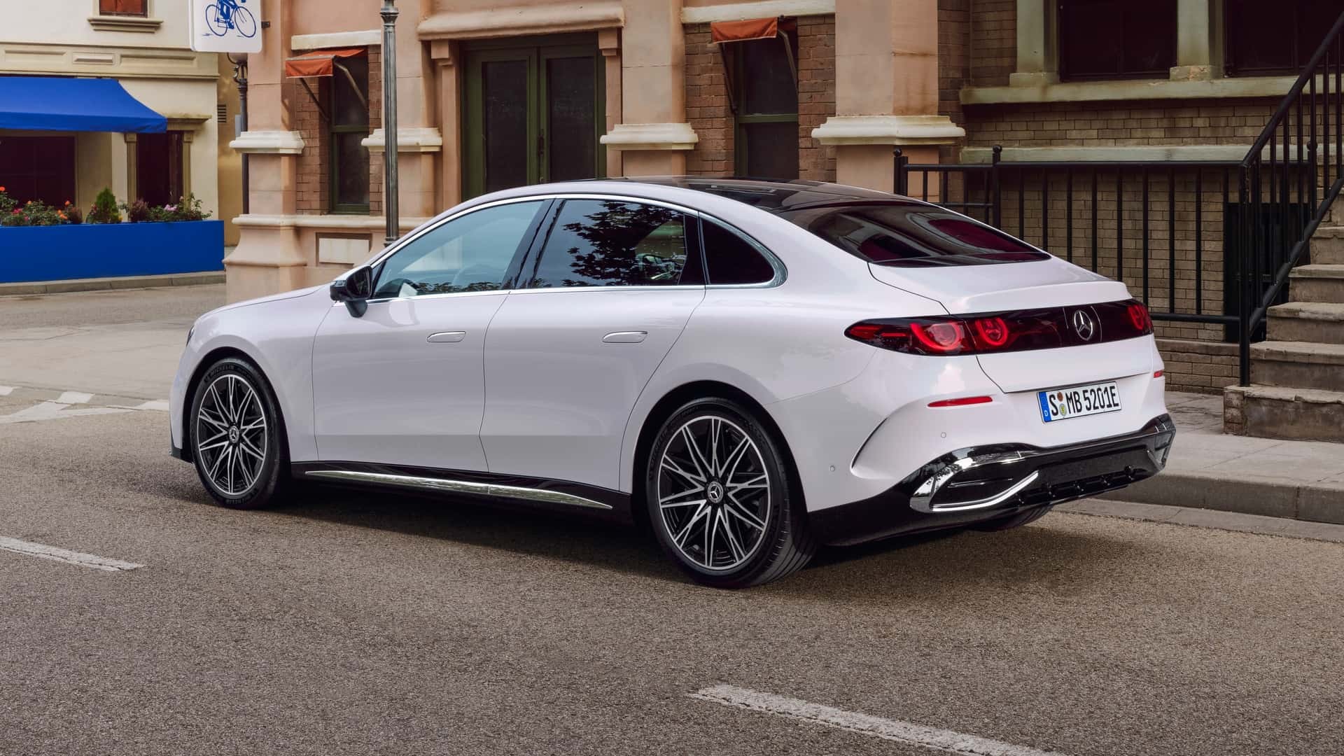 Mercedes-Benz C-Class Electric 2027 chính thức lộ diện, thiết kế khác hẳn bản chạy xăng Phía sau của Mercedes-Benz C-Class Electric 2027