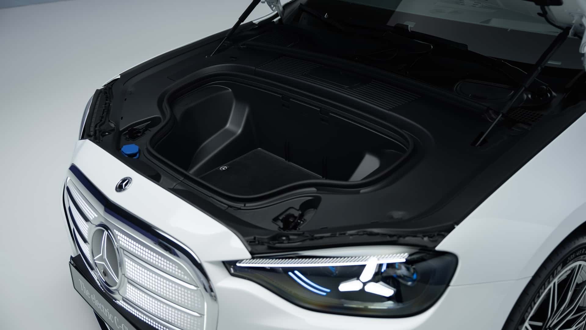 Mercedes-Benz C-Class Electric 2027 chính thức lộ diện, thiết kế khác hẳn bản chạy xăng Cốp trước của Mercedes-Benz C-Class Electric 2027