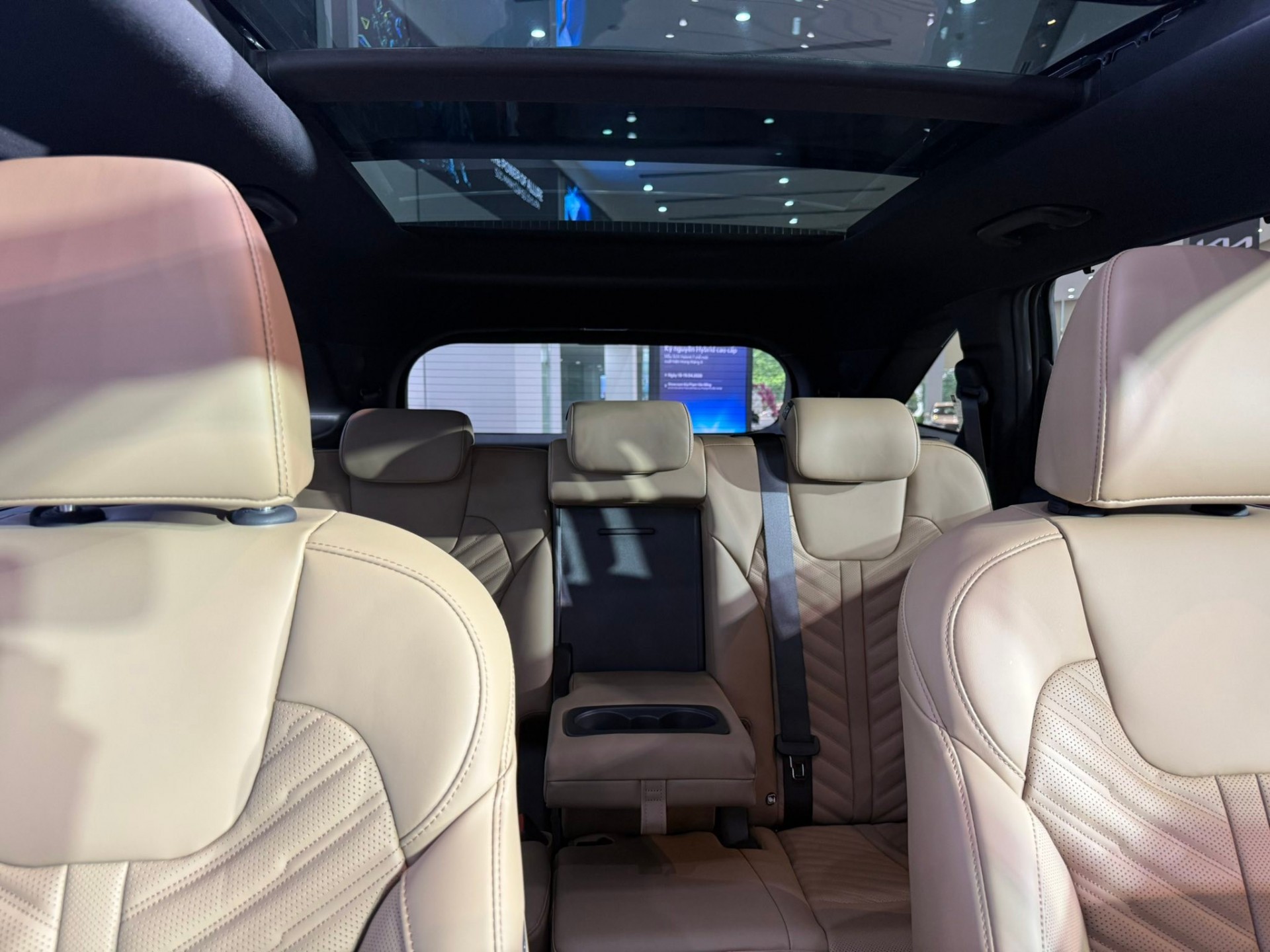 Ảnh chi tiết Kia Sorento Hybrid 2026 tại đại lý Ảnh chi tiết Kia Sorento Hybrid 2026 tại đại lý