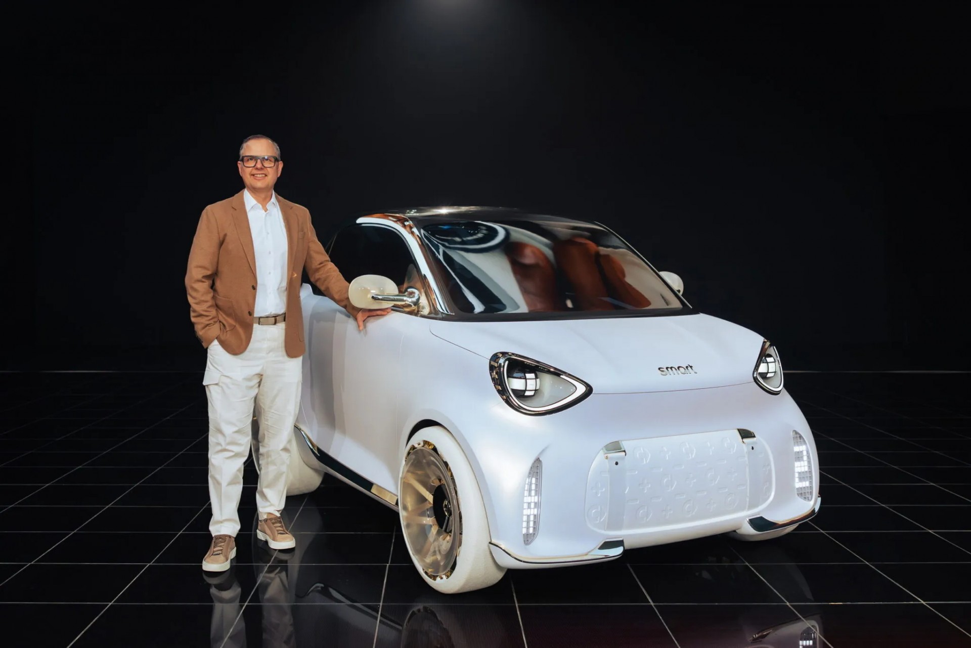 Smart #2 Concept lộ diện với thiết kế xe điện nhỏ gọn vui mắt, cạnh tranh Wuling Hongguang Mini EV Smart #2 Concept mới được giới thiệu tại một sự kiện ở Bắc Kinh, ngay trước thềm Auto China 2026