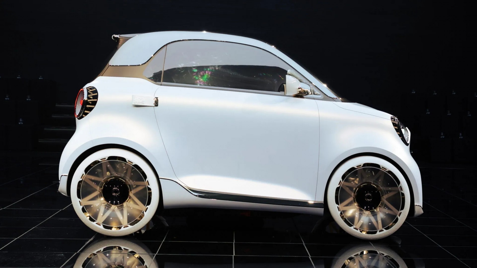 Smart #2 Concept lộ diện với thiết kế xe điện nhỏ gọn vui mắt, cạnh tranh Wuling Hongguang Mini EV Phía bên của Smart #2 Concept
