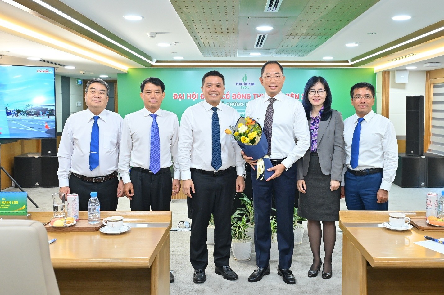 PVOIL hoàn tất ĐHĐCĐ thường niên 2026, tiếp tục mở rộng kinh doanh và thay đổi nhân sự cấp cao Ban lãnh đạo Tổng công ty tri ân ông Cao Hoài Dương