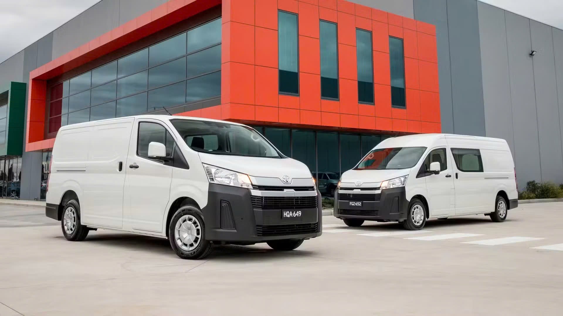 Toyota Hiace rục rịch ra mắt phiên bản mới Toyota Hiace rục rịch ra mắt phiên bản mới