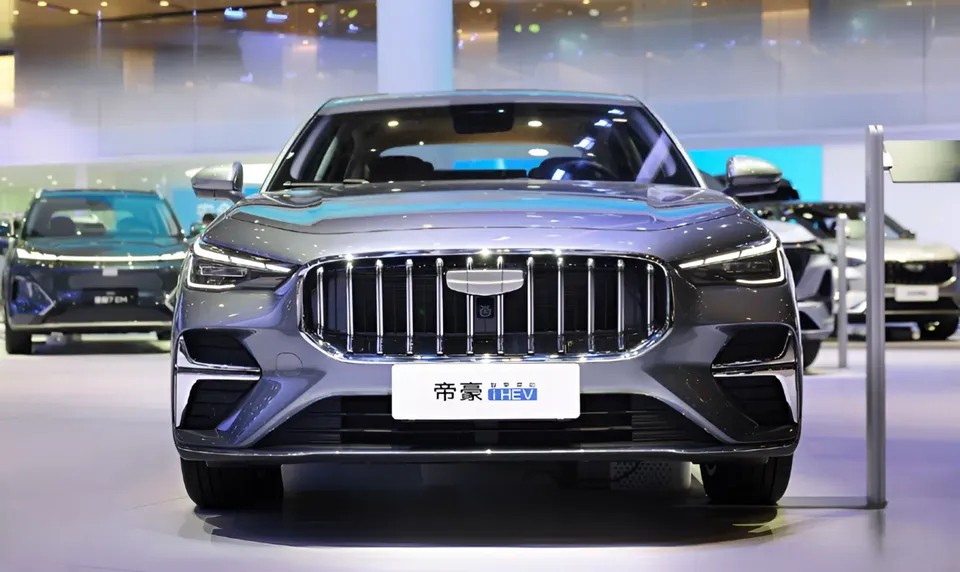 Geely Emgrand i-HEV lập kỷ lục tiêu hao nhiên liệu 2,22 lít/100 km Geely Emgrand i-HEV lập kỷ lục tiêu hao nhiên liệu 2,22 lít/100 km