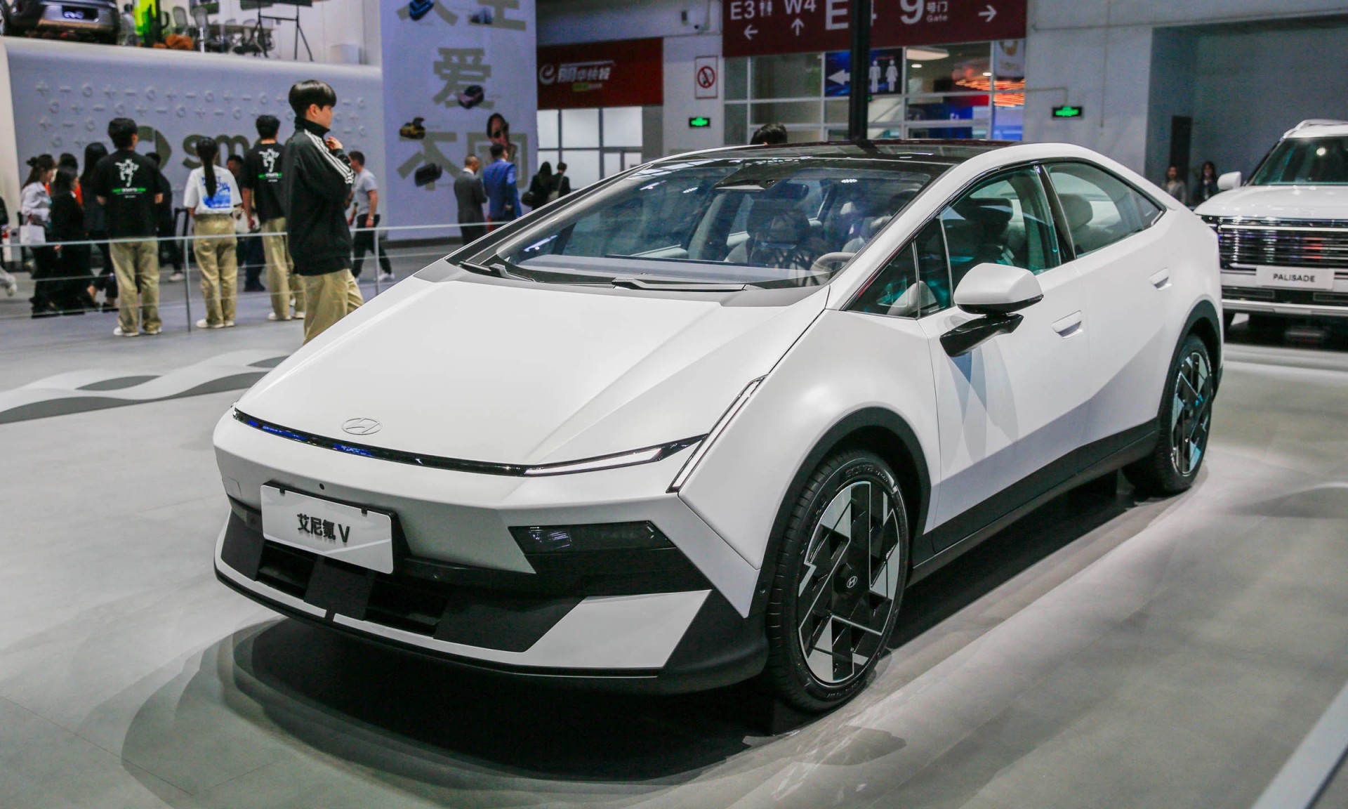 Hyundai Ioniq V ra mắt, kiểu dáng như siêu xe nước Ý Hyundai Ioniq V ra mắt, kiểu dáng như siêu xe nước Ý