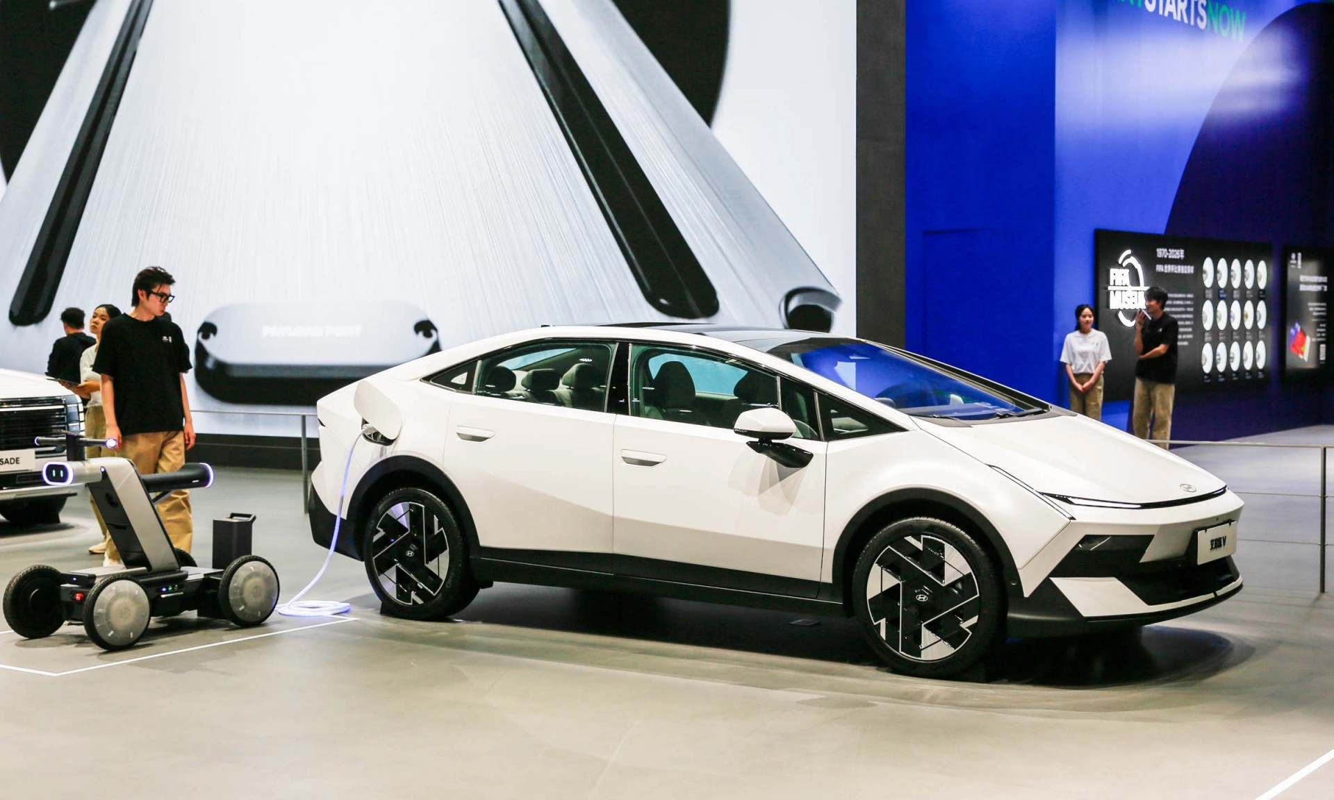 Hyundai Ioniq V ra mắt, kiểu dáng như siêu xe nước Ý Hyundai Ioniq V ra mắt, kiểu dáng như siêu xe nước Ý