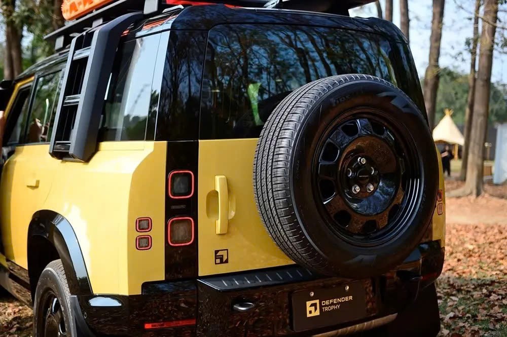 Land Rover Defender 110 Trophy Edition mở bán tại Việt Nam, giá gần 7,5 tỷ đồng Land Rover Defender 110 Trophy Edition mở bán tại Việt Nam, giá gần 7,5 tỷ đồng