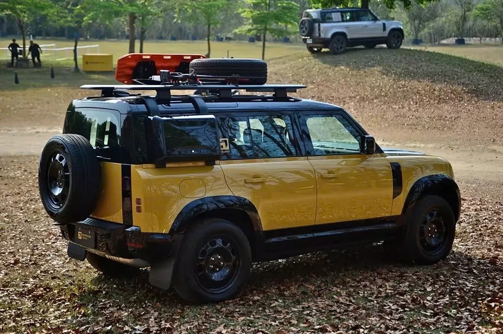 Land Rover Defender 110 Trophy Edition mở bán tại Việt Nam, giá gần 7,5 tỷ đồng Land Rover Defender 110 Trophy Edition mở bán tại Việt Nam, giá gần 7,5 tỷ đồng