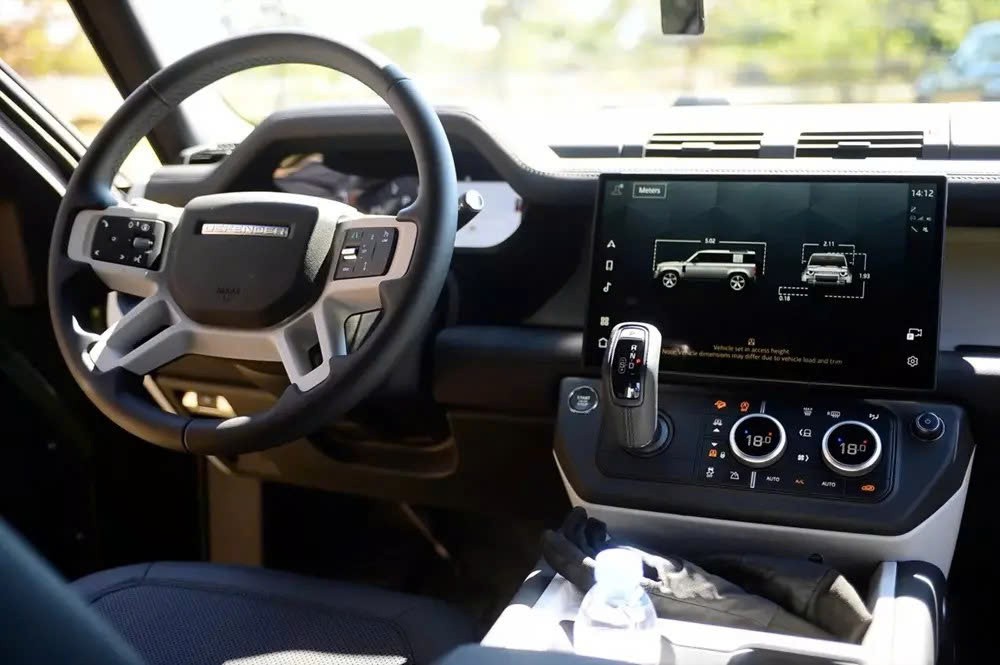 Land Rover Defender 110 Trophy Edition mở bán tại Việt Nam, giá gần 7,5 tỷ đồng Land Rover Defender 110 Trophy Edition mở bán tại Việt Nam, giá gần 7,5 tỷ đồng