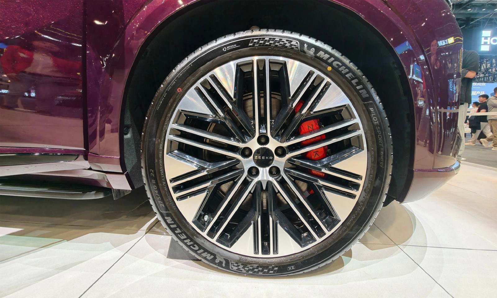 Zeekr 8X ra mắt với công nghệ hybrid mới, sạc nhanh 9 phút, tăng tốc dưới 3 giây Zeekr 8X ra mắt với công nghệ hybrid mới, sạc nhanh 9 phút, tăng tốc dưới 3 giây