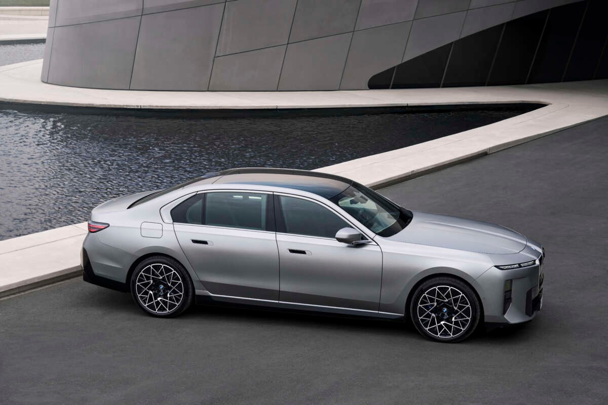 BMW 7 Series 2026 nâng cấp giữa vòng đời, bản điện i7 đi tới 708 km BMW 7 Series 2026 nâng cấp giữa vòng đời, bản điện i7 đi tới 708 km
