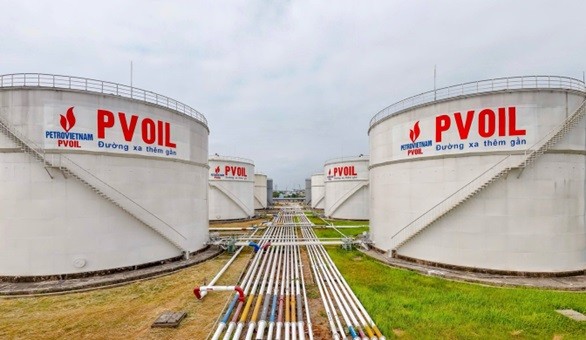 PVOIL sẵn sàng triển khai kinh doanh xăng sinh học E10 trên toàn quốc từ giữa tháng 5/2026 Hệ thống bồn chứa và đường ống công nghệ tại kho PVOIL