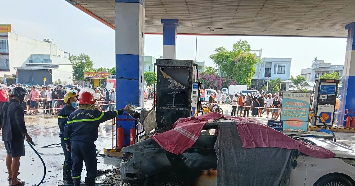 Đà Nẵng: Video ghi lại khoảnh khắc cháy ô tô tại cây xăng khiến 2 người tử vong Đà Nẵng: Video ghi lại khoảnh khắc cháy ô tô tại cây xăng khiến 2 người tử vong