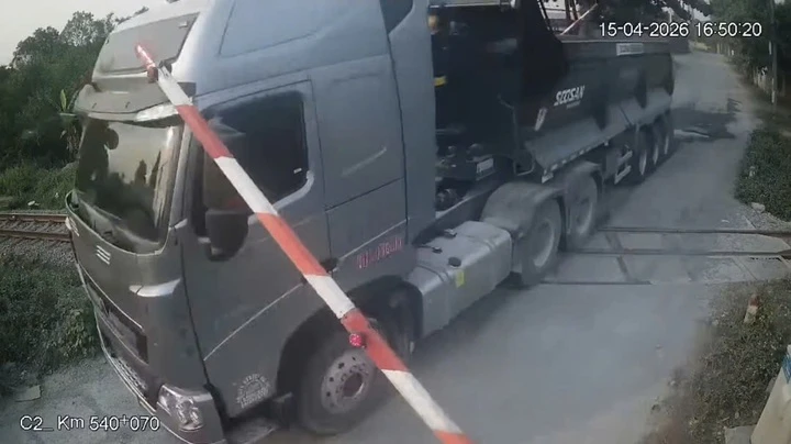 Tình trạng đáng báo động: Vượt rào đường sắt Tình trạng đáng báo động: Vượt rào đường sắt