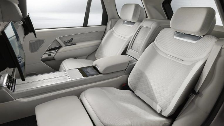 Range Rover SV Ultra ra mắt, khoang cabin như phòng thư giãn di động Range Rover SV Ultra ra mắt, khoang cabin như phòng thư giãn di động