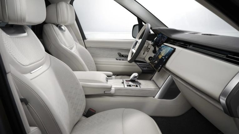 Range Rover SV Ultra ra mắt, khoang cabin như phòng thư giãn di động Range Rover SV Ultra ra mắt, khoang cabin như phòng thư giãn di động