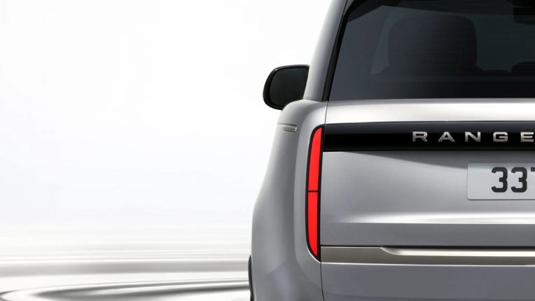Range Rover SV Ultra ra mắt, khoang cabin như phòng thư giãn di động Range Rover SV Ultra ra mắt, khoang cabin như phòng thư giãn di động